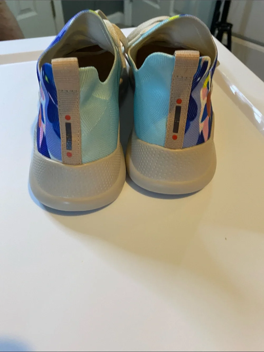 UIN Colorful Abstract Canvas Sneakers - Multicolor Walking Sneakers Size 10.